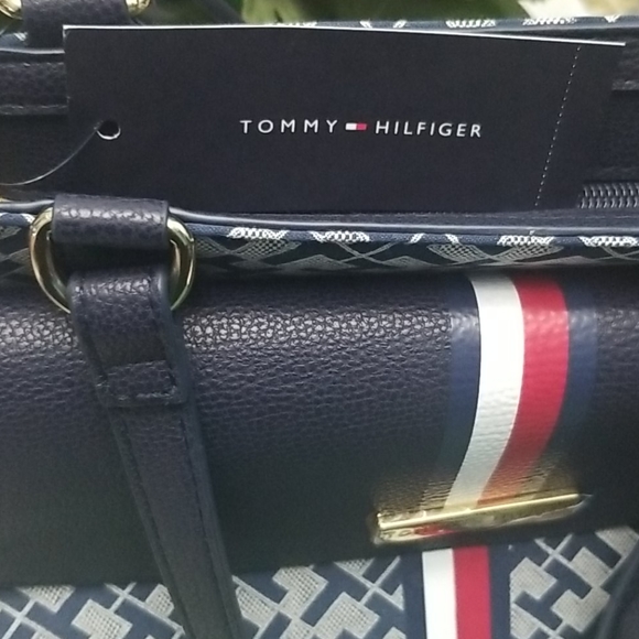 Tommy Hilfiger Tote - Picture 6 of 8